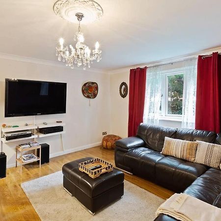 Beautiful And Cosy 2 Bedroom Flat Лондон Екстериор снимка