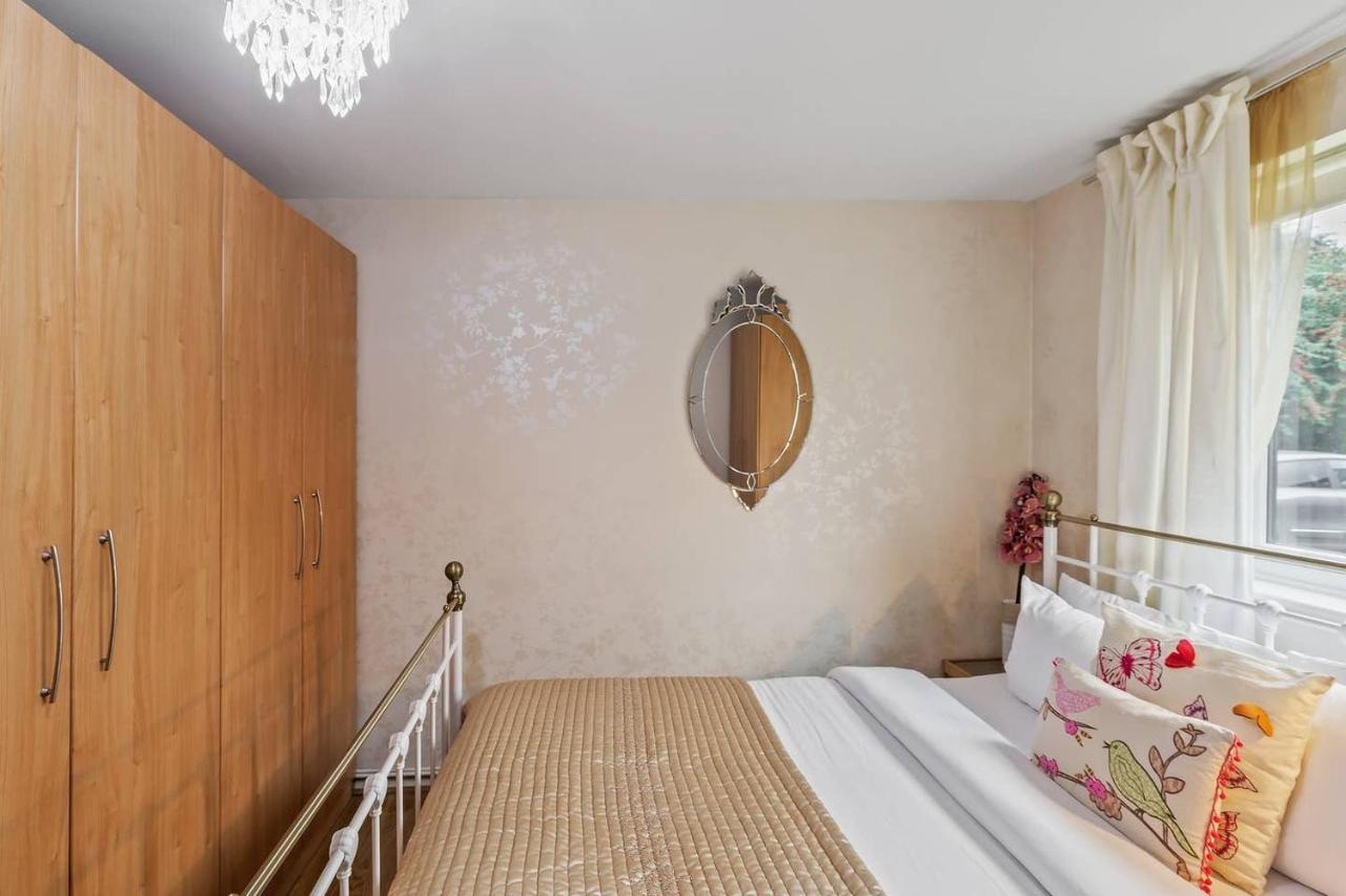 Beautiful And Cosy 2 Bedroom Flat Лондон Екстериор снимка
