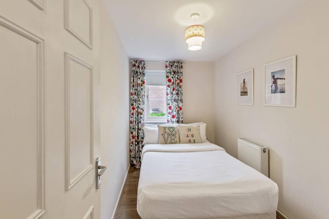 Beautiful And Cosy 2 Bedroom Flat Лондон Екстериор снимка